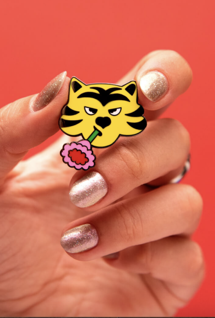 REDY – Εμαγιέ καρφίτσα Flower Tiger - Image 2